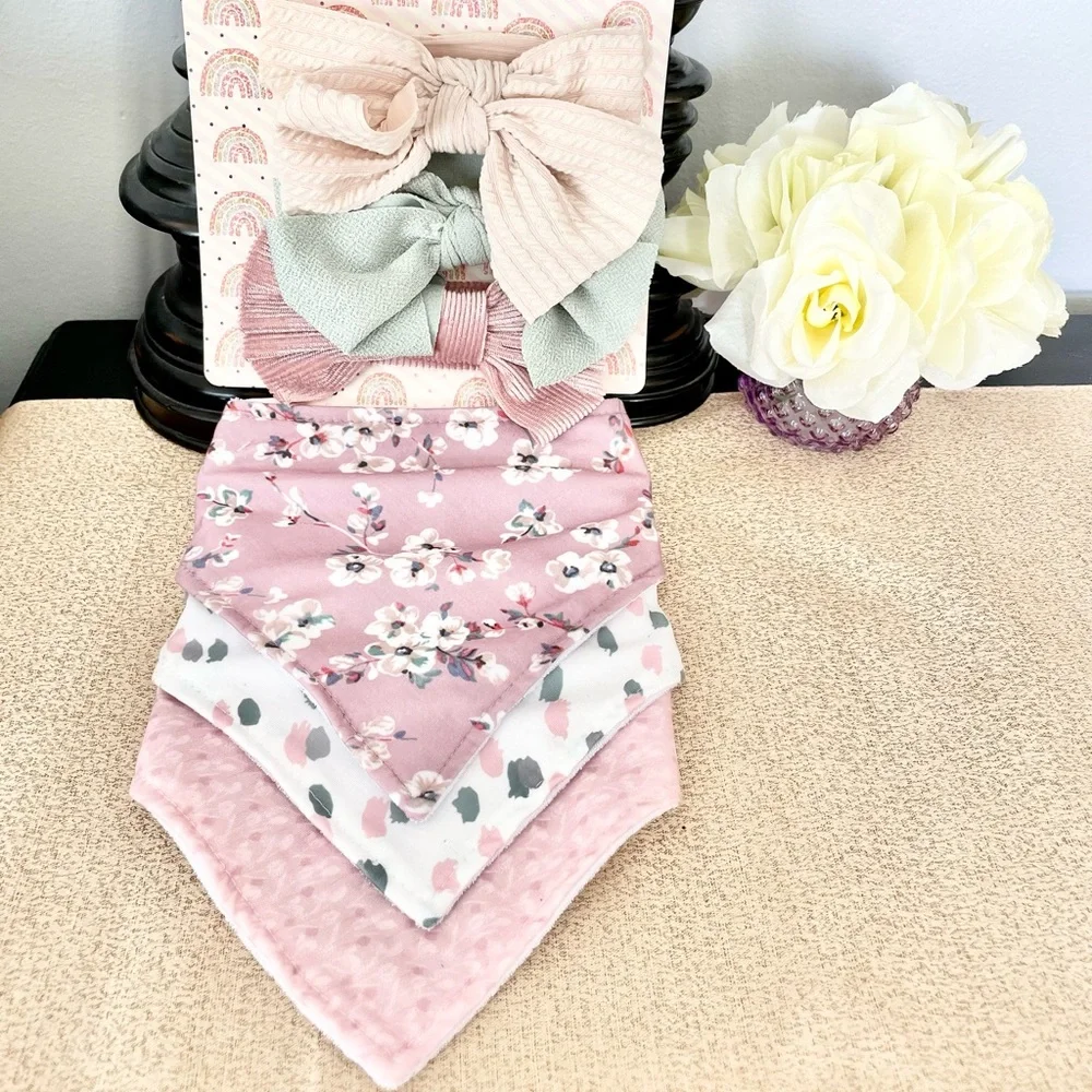NWT Somewhere Over rainBows Baby/Toddler Headbands/Bibs Set